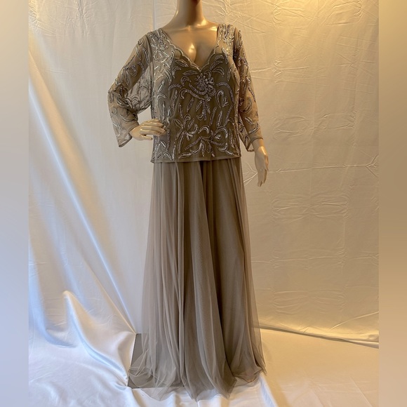 David's Bridal Dresses & Skirts - Mother of the bride/groom. Beautiful dress!